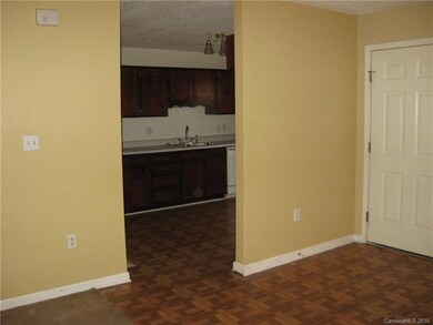 352 W Raleigh Ave, Statesville, NC 28677 - photo 5