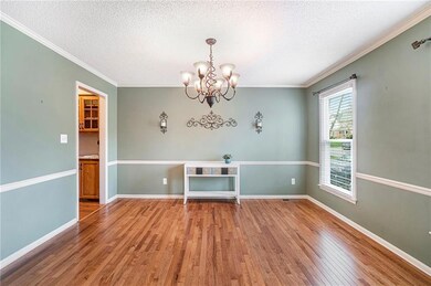 9325 Twilight Ln, Lenexa, KS 66219 - photo 4