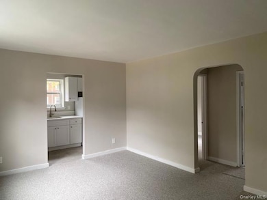 260-18 75th Ave unit 1st fl, Glen Oaks, NY 11004 - photo 3