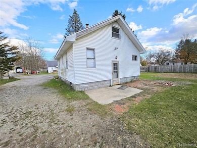 11493 Dexter St, Clio, MI 48420 - photo 4