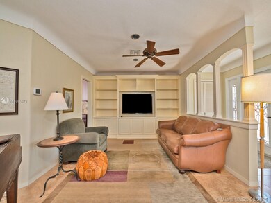 Living Room/Built ins.