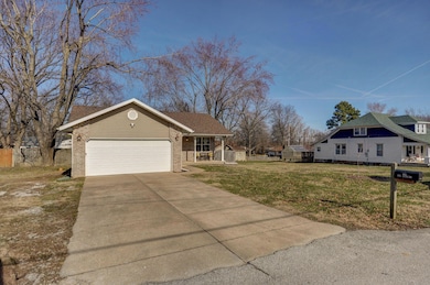 305 E Saint Louis St, Nixa, MO 65714 - photo 2