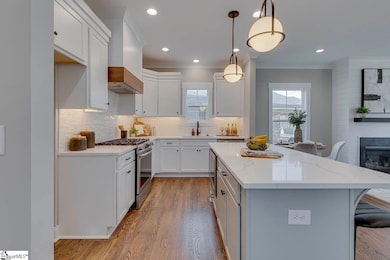 35 Endel St, Greenville, SC 29611 - photo 7