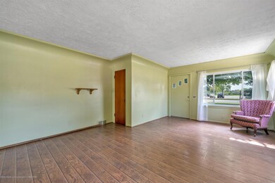 07-3616 W St Joseph St-windowstill-