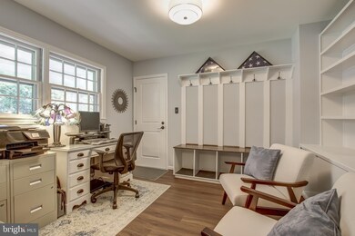 9113 Hamilton Dr, Fairfax, VA 22031 - photo 5