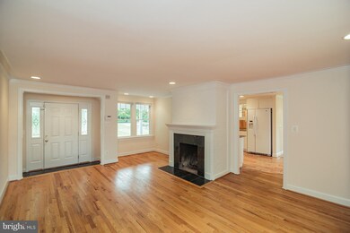 11125 Oakton Rd, Oakton, VA 22124 - photo 5