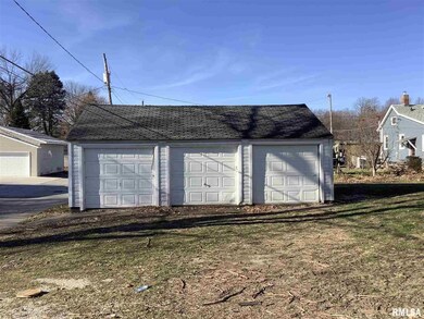 2311 W 3rd St, Davenport, IA 52802 - photo 7