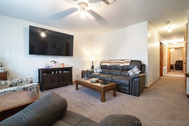 808 SW 8th St, Wagoner, OK 74467 - photo 5