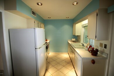 10858 W Santa fe Dr, Sun City, AZ 85351 - photo 4