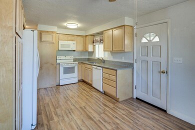 16-web-or-mls-2410 SW 25th St-16