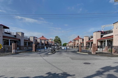 These units located beside Willie B offer gated en