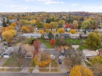 869 Iowa Ave W, Saint Paul, MN 55117 - photo 4