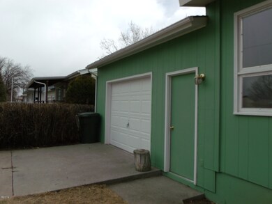 single attached garage