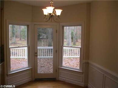 Breakfast Nook - Eat-in/Bay/access to large deck