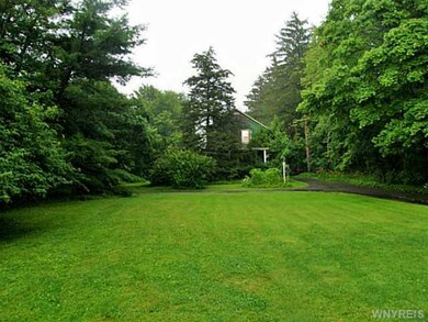 Exterior Front Front yard