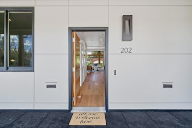 2735 NW Crossing Dr unit 201, Bend, OR 97703 - photo 3