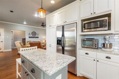 1253 Mcvoid Rd, Springtown, TX 76082 - photo 6