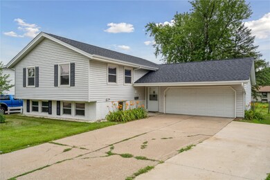 4702 Twin Pine Dr NE, Cedar Rapids, IA 52402 - photo 2