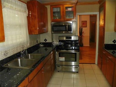 Kitchen. Stainless steel appliances, granite count