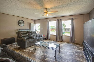 815 Whippoorwill Dr, Granbury, TX 76049 - photo 6