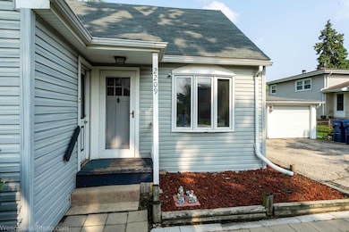 2209 Douglas Ave, Des Plaines, IL 60018 - photo 2