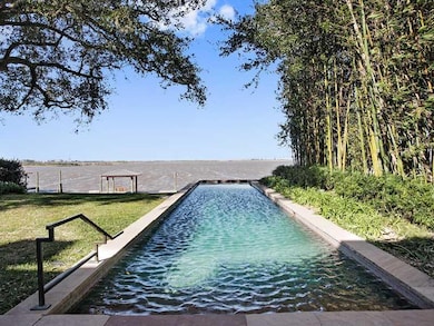 Swimming Pool/Hot Tub/Sauna.