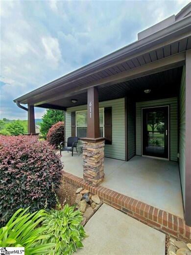 611 Mojave Ct, Travelers Rest, SC 29690 - photo 2
