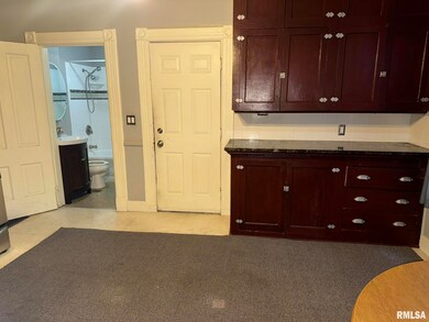 521 W 8th St unit 1, Davenport, IA 52803 - photo 3
