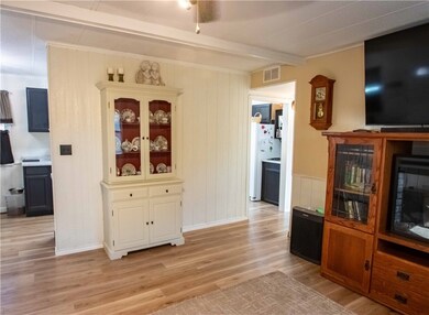 108 W 3rd St, Tilton, IL 61833 - photo 5