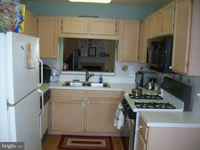 21815 Baldwin Square, Sterling, VA 20164 - photo 4