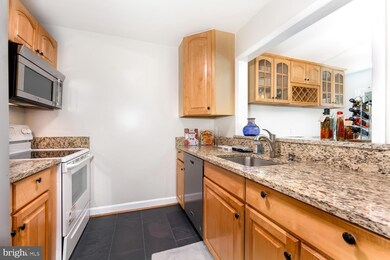 10424 Parthenon Ct, Bethesda, MD 20817 - photo 5