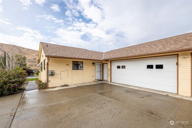 831 Highline Dr, East Wenatchee, WA 98802 - photo 4