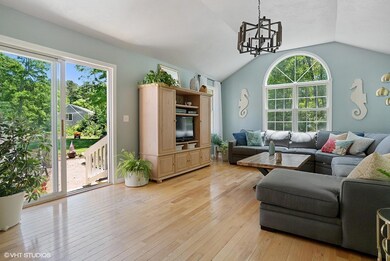 06_11desires_3_FamilyRoom_MLSuse_1500x15
