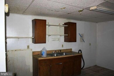 546 S Main St, Chambersburg, PA 17201 - photo 4