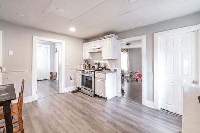 73 Tyler St, Springfield, MA 01109 - photo 6