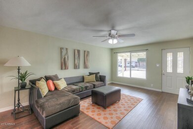 Living Room (3)-SMALL