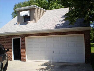 Parking Lot/Garage