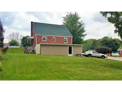 Yard/Garden. Large beautifully maintained yard