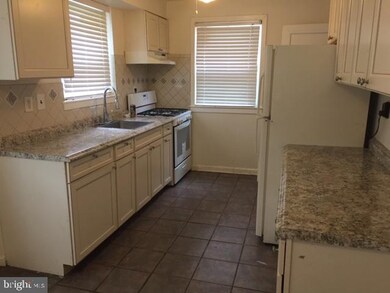 2230 Chapman Rd, Hyattsville, MD 20783 - photo 2