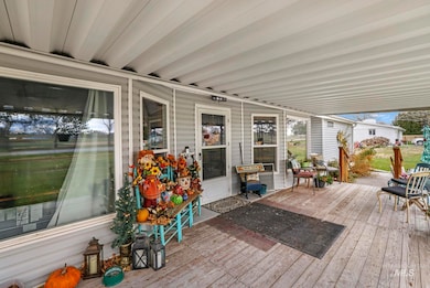 518 Sawtooth Ave, Buhl, ID 83316 - photo 5