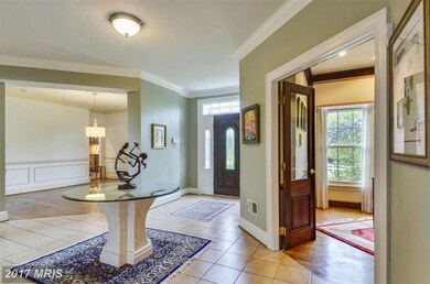 9013 Holly Leaf Ln, Bethesda, MD 20817 - photo 3