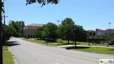 308 Yale St, San Marcos, TX 78666 - photo 4