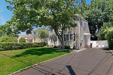 4 bedrooms, 2 full baths