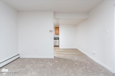 07-Living Room_MAX4371