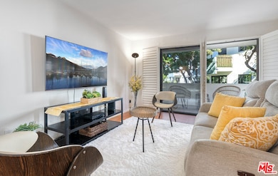 Marina Gateway unit 214, Los Angeles, CA 90066 - photo 6