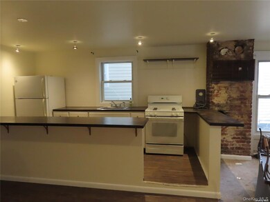 45 Deer Park Ave unit 2nd fl, Babylon, NY 11702 - photo 6