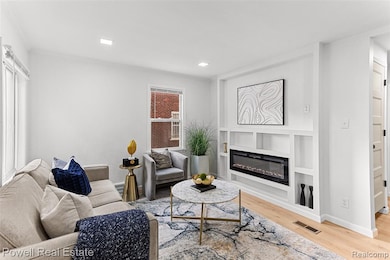 9015 Cloverlawn St, Detroit, MI 48204 - photo 5