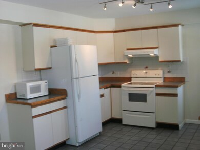 8801 Littlewood Rd, Parkville, MD 21234 - photo 7