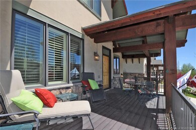 FRONT DECK/ENTRY