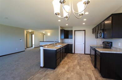 1435 Hummingbird Cir, Waterloo, IA 50702 - photo 6